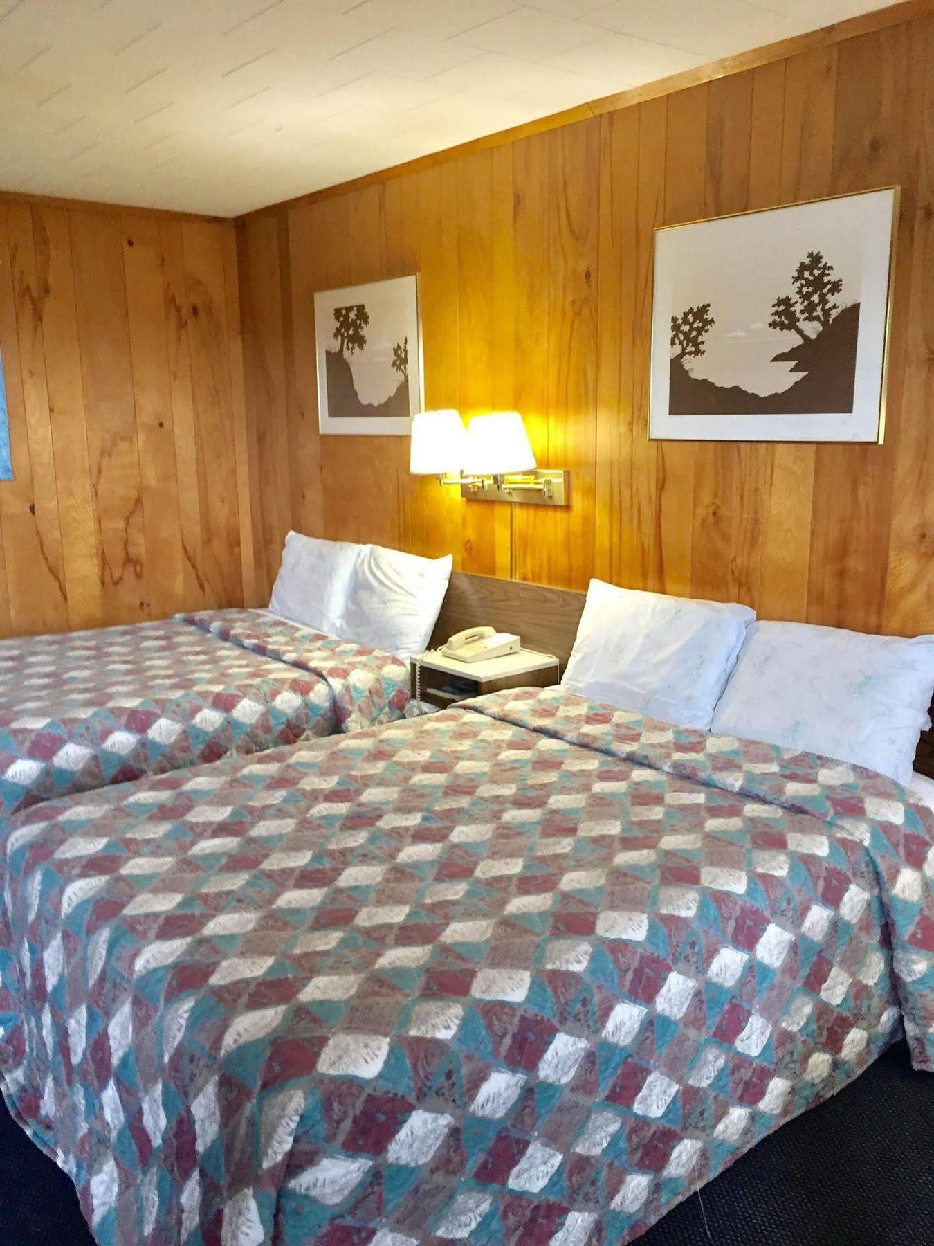 Travel Inn Westmoreland Екстер'єр фото